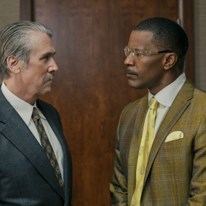 Alan Ruck as Mike Allred and Jamie Foxx as Willie Gary in The Burial Photo: Skip Bolen © AMAZON CONTENT SERVICES LLC