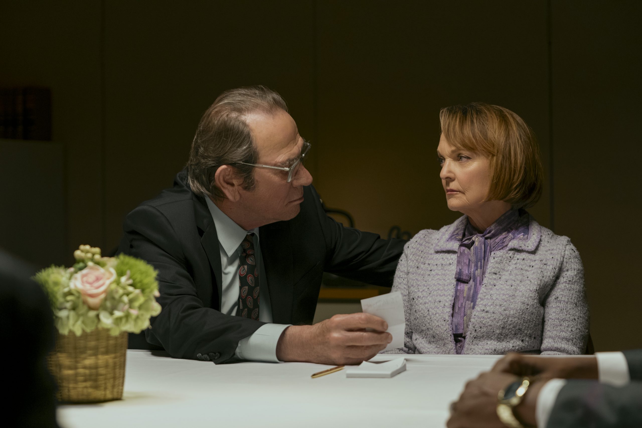 Tommy Lee Jones as Jeremiah O'Keefe and Pamela Reed as Annette O'Keefe in The Burial Photo: Skip Bolen © AMAZON CONTENT SERVICES LLC