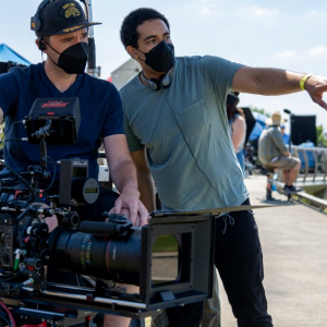 THE AMERICAN SOCIETY OF MAGICAL NEGROES (2024) Writer/director Kobi Libii (right) on the set of THE AMERICAN SOCIETY OF MAGICAL NEGROES, a Focus Features release. Credit: Anne Marie Fox / Focus Features
