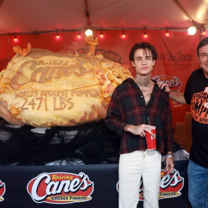 CALABASAS, CALIFORNIA - OCTOBER 30: (L-R) Jaden Hossler, aka Jxdn and Todd Graves, CEO, Raising Cane's(Photo by Matt Winkelmeyer/Getty Images for Raising Cane's)