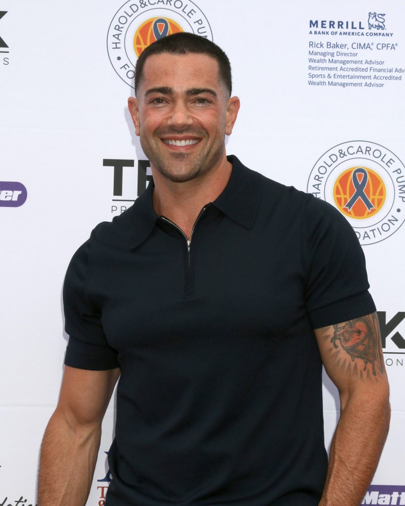 LOS ANGELES - AUG 13:  Jesse Metcalfe at the WE2Matter Gala at 11301 W. Olympic Blvd on August 13, 2025 in Los Angeles, CA
Photo/Kathy Hutchins