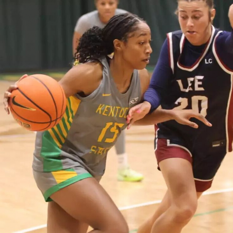 Locking in, driving strong: Thorobrette Alycia Triplett attacking the lane with confidence and control.